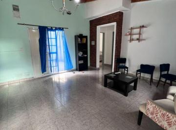 Casa · 185m² · 6 Ambientes · 1 Cochera · Venta en Block Casa 3 Ambientes Cada Una Ciudadela