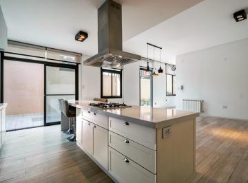 Casa · 246m² · 6 Ambientes · 1 Cochera · Casa 3 Dorm. Completamente Reciclada - Abasto, Rosario