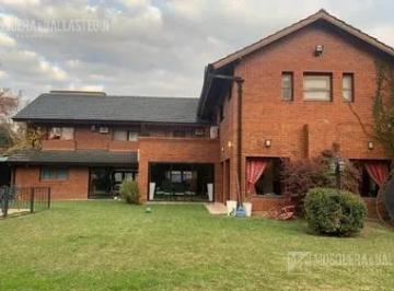 Casa · 345m² · 9 Ambientes · 2 Cocheras · Casa en Venta en Mapuche Cc - Convunco.