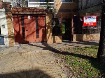 Casa de 5 ambientes, Lomas de Zamora · 2 Propiedades Sobre Amplio Lote - Banfield Este