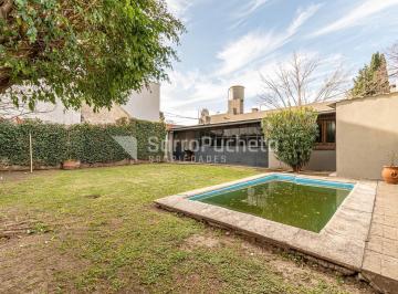 Casa · 180m² · 3 Ambientes · 1 Cochera · Venta Casa 3 Ambientes con Jardín, Piscina y Cochera en Palomar.