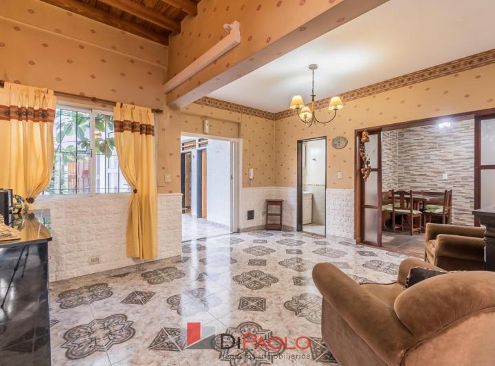 Casa · 200m² · 6 Ambientes · 1 Cochera