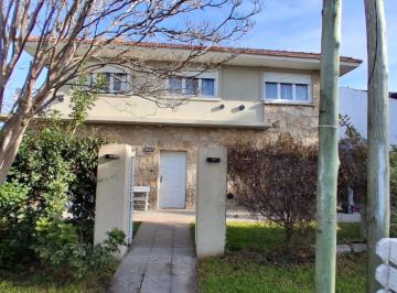 Casa · 235m² · 4 Ambientes · 1 Cochera · Casa Barrio Colinas de Peralta Ramos