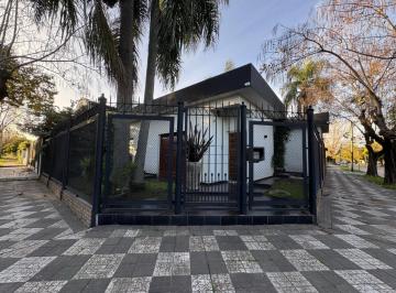 Casa · 240m² · 3 Ambientes · 2 Cocheras · Chalet 3 Ambientes con Jardin, Cochera y Parrilla!