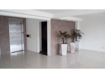 Departamento · 55m² · 3 Ambientes · 1 Cochera · Hipólito Yrigoyen 4100, Departamento de 3 Ambientes en Almagro en Alquiler con Balcón y Cochera.