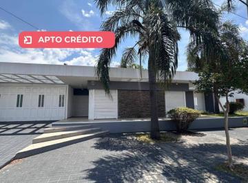 Casa · 410m² · 6 Ambientes · 2 Cocheras · Casa en Venta en El Cerro. Parque Corema. con Pileta.