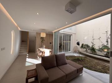 Casa · 126m² · 7 Ambientes · Venta Casa Pasillo Reciclada a Nueva, 3 Dorm., Piscina, Quincho, Parrillero - Balcarce 1400