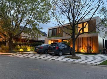Casa · 280m² · 7 Ambientes · 2 Cocheras · Excelente Casa en Alquiler Temporal de Verano - Santa Barbara