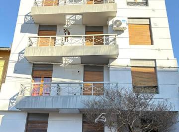 Departamento · 33m² · 2 Ambientes · Alberdi * Impecable Depto 1 Dorm * Edificio Betania III