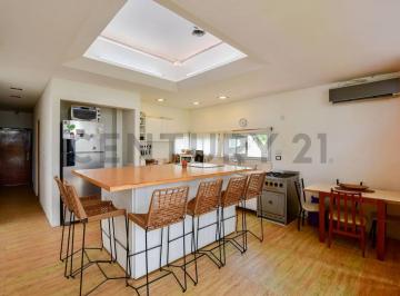 Casa · 140m² · 3 Dormitorios · 1 Cochera · Venta Casa 3 Dorm. en City Bell