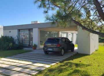 Casa · 130m² · 6 Ambientes · 2 Cocheras · Casa Aires del Llano 3 Dorm (1 Suite)