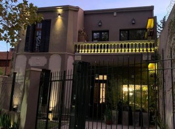 Casa · 180m² · 6 Ambientes · 2 Cocheras · Casa de 4 Dorm. en Venta en Temperley | Barrio Ingles