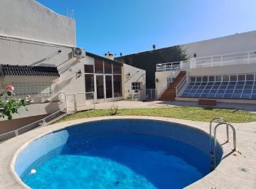Casa · 400m² · 8 Ambientes · 2 Cocheras · Sensacional Casa en Echesortu 5 Dorm. Cocheras Piscina Quincho Jardin!