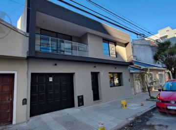 Casa · 155m² · 4 Ambientes · 2 Cocheras · Casa en Chauvin