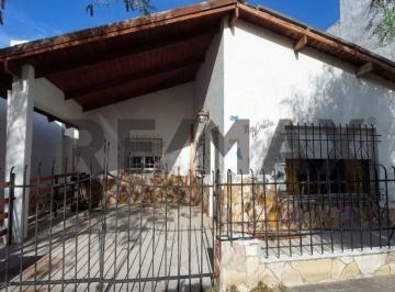 Casa · 162m² · 4 Ambientes · 1 Cochera · Vendo Casa Las Grutas, 1° Bajada a Pasos del Mar
