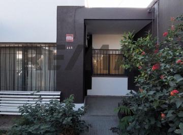 PH · 66m² · 5 Ambientes · 1 Cochera · Venta de Casa PH Centro, General Roca