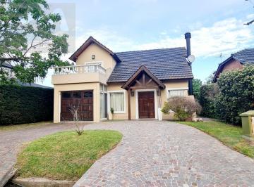Casa · 151m² · 5 Ambientes · 2 Cocheras · Casa en Venta en Country Banco Provincia