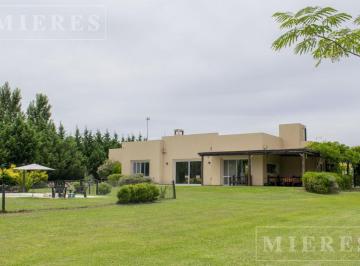 Casa · 156m² · 4 Ambientes · Lindisima Casa en Venta con Vista Al Lago en Chacras de La Cruz