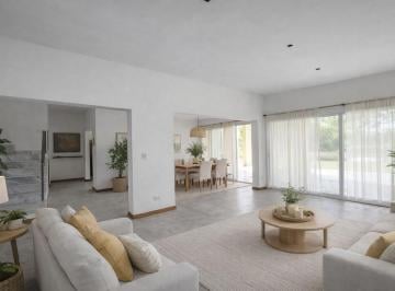 Casa · 160m² · 4 Ambientes · 2 Cocheras · Casa en Alquiler 3 Habitaciones