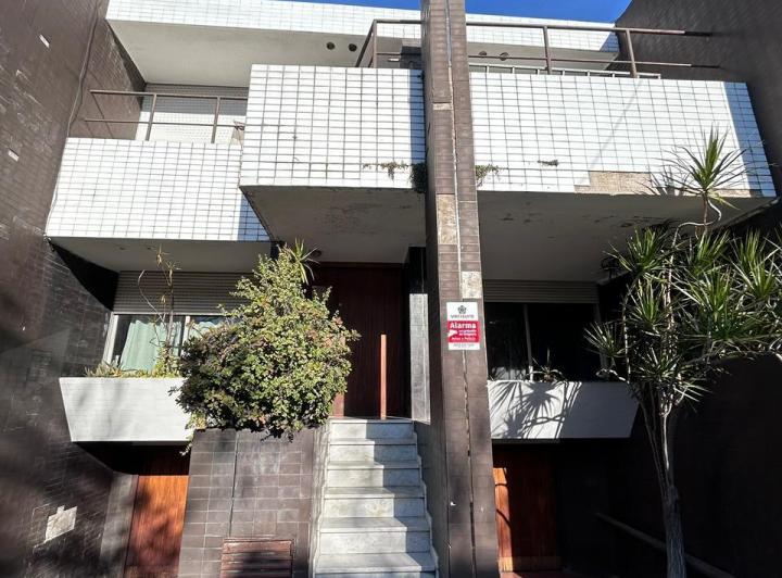 Casa · 174m² · 5 Ambientes · 4 Cocheras