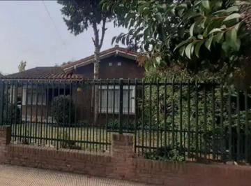 Casa de 4 ambientes, Morón · Importante Chalet Sobre Lote de 615 m² - Zona Residencial - Excelente Ubicacion
