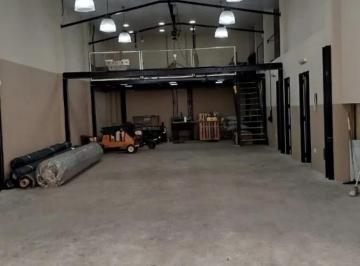 Depósito · 300m² · 5 Ambientes · Depósito en Alquiler - 4 Baños - Oficinas - Paternal