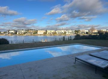 Casa · 360m² · 7 Ambientes · 2 Cocheras · Casa a La Laguna