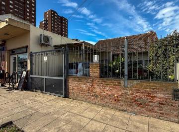 Casa · 167m² · 3 Ambientes · Chalet 3 Amb con Jardin, Depto 2 Amb y Local a La Calle Villa Primera
