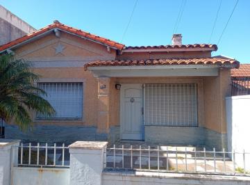 Casa · 208m² · 7 Ambientes · 2 Cocheras · Venta Casa en Morón/3 Propiedades en 1/oportunidad/para Renta/inversión