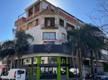 Edificio de 10 ambientes, Tres de Febrero · Obra a Terminar Ideal Constructor! Excelente Ubicación
