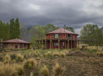 Casa de 10 ambientes, Uspallata · Le Bajamos El Precio! Casa de Campo y Cabañas en Terreno Extenso - Uspallata