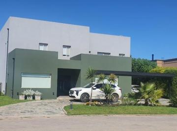 Casa de 5 ambientes, Esteban Echeverría · Casa 5 Ambientes en Venta. Lagos de Canning