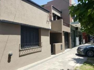 Casa · 280m² · 5 Ambientes · 2 Cocheras · Casa en Venta - 4 Dorm. 3 Baños - Cochera - 300 m² - Tolosa, La Plata