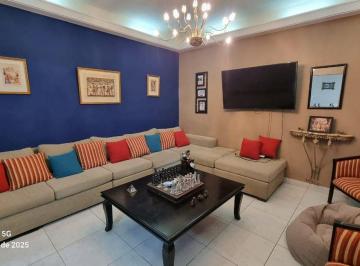 Casa · 184m² · 6 Ambientes · 1 Cochera · Venta Casa en Santo Tome Apta Credito