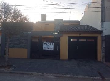 Casa · 25000m² · 5 Dormitorios · 2 Cocheras · Casa en Barrio Colon