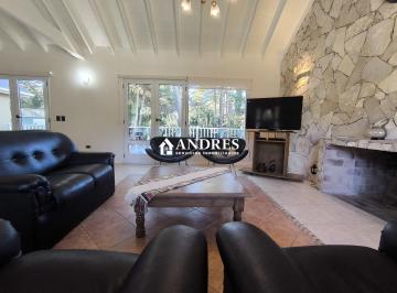 Casa · 210m² · 5 Ambientes · 2 Cocheras · Alquiler Temporario Casa en Pinamar!