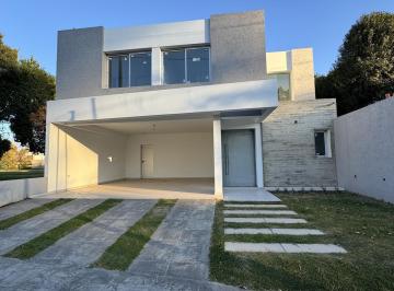 Casa · 174m² · 7 Ambientes · 2 Cocheras · Casa en Jardin de Las Tejas