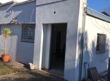 Casa · 120m² · 4 Ambientes · Casa en Venta - 3 Dorm., 1 Baño - 120 m² Sobre Lote de 300 m² - Gambier