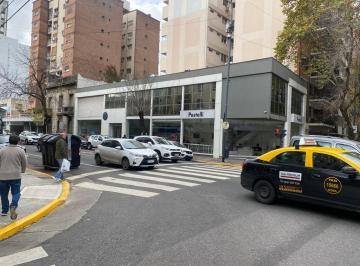 Local comercial de 6 ambientes, Almagro · Gran Local en Esquina