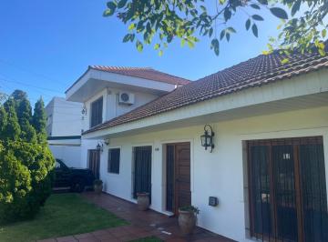 Casa · 320m² · 6 Ambientes · 2 Cocheras · Casa en Venta