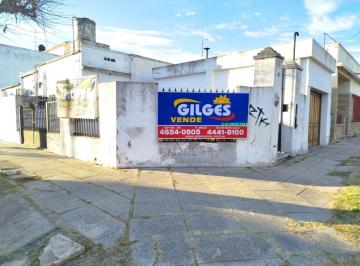 Casa · 119m² · 5 Ambientes · 1 Cochera · Venta de Casa 5 Amb. en Ramos Mejia Sobre Lote 8.66x26 m² con Cochera Cubierta.