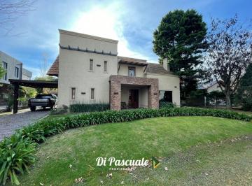 Casa · 190m² · 6 Ambientes · 2 Cocheras · Venta Chalet en 2 Plantas Sobre 660 m² en Country Club Banco Provincia
