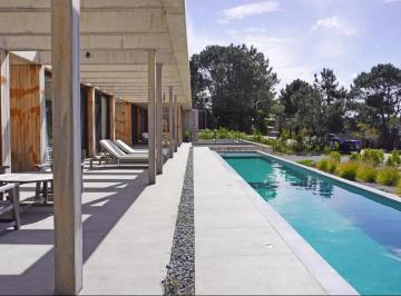 Casa · 350m² · 5 Ambientes · 2 Cocheras · Alquiler de Casa 5 Dorm. en José Ignacio