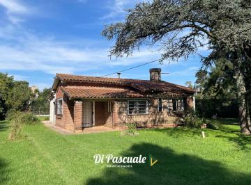 Quinta vacacional · 70m² · 4 Ambientes · Venta Casa Quinta con Parque y Pileta - La Reja Norte