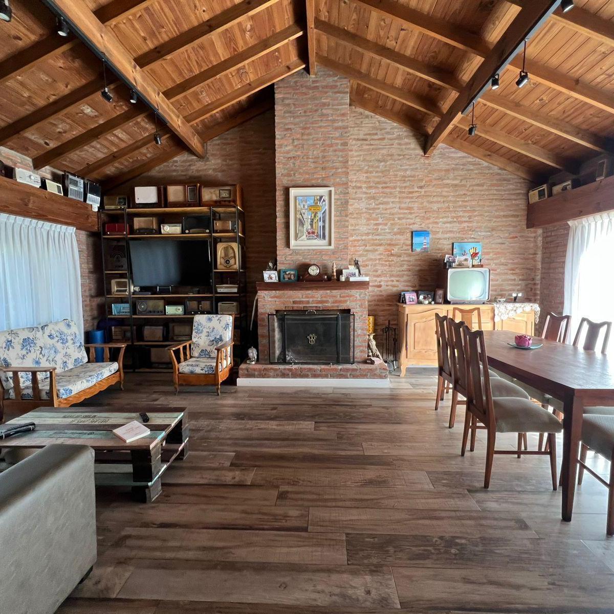 Chalet 5 amb, 254m² con piscina y quincho — Caisamar