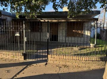 Casa · 112m² · 5 Ambientes · 1 Cochera · Venta Casa 3 Dorm. en Barrio Parque Field - Rosario