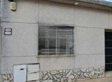 Casa · 150m² · 4 Ambientes · 1 Cochera · Venta Casa 3 Ambientes con Cochera Villa Luzuriaga