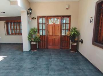 Casa · 133m² · 7 Ambientes · 1 Cochera · Casa en Venta - Granadero Baigorria