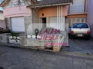 Casa · 120m² · 4 Ambientes · 2 Cocheras · Venta - Casa de 3 Dorm. (1 en Suite) con Garaje y Amplio Espacio Multifuncion