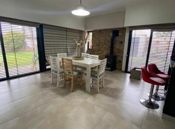 Casa · 214m² · 6 Ambientes · 1 Cochera · Se Vende Excelente Casa Apta a Crédito Santo Tomé